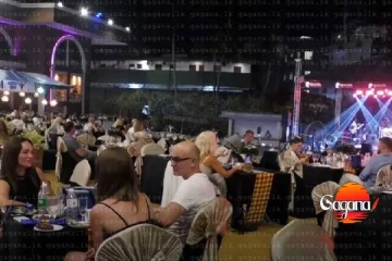 2026 වසර පිළිගන්න ශ්‍රී ලංකාවට පැමිණි විදෙස් සංචාරකයන් එක් වෙයි