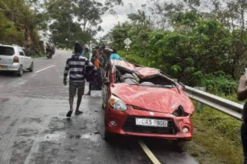 பதுளையில் கோர விபத்து! ஆசிரியர் ஒருவர் மரணம்(Photos)
