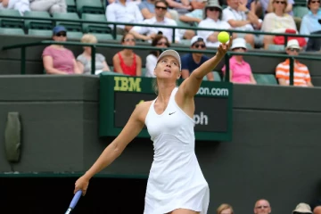 டென்னிஸ் வீரர் வீராங்கனைகள் எப்போதும் வெள்ளை உடை அணிந்தே விளையாடுவது ஏன்?