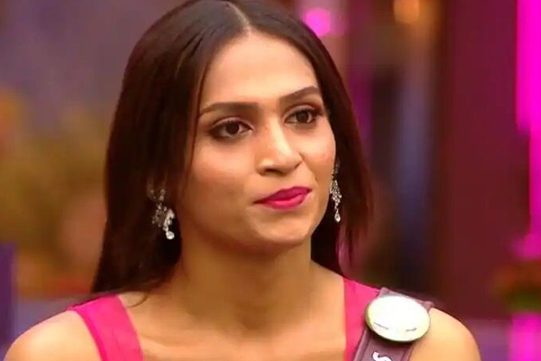 ட்ரெண்டிங் பாடலுக்கு தாவணி பாவாடையில் மாஸ் காட்சிய பிக்பாஸ் பிரபலம்! அதிர்ந்து போன இணையவாசிகள் | Shivin Bike Ride Viral Video