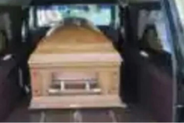 මළසිරුරත් එක්කම හර්ස් එකක් තෙල් පෝලිමේ - පෝලිමේ ඉද්දිම රියැදුරා කියපු හොල්මන් වෙන කතාව මෙන්න !