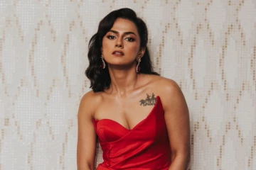 நடிகை ஷ்ரத்தா ஸ்ரீநாத் ஹாட் போட்டோஷூட்