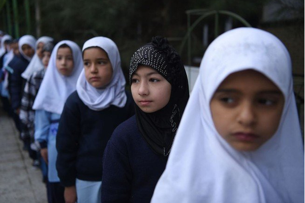 ஆப்கானில் மாணவிகள், ஆசிரியைகள் பள்ளிக்கு வர தடை வித்த தலிபான்கள் - தொடரும் அட்டூழியம்! | World Viral News