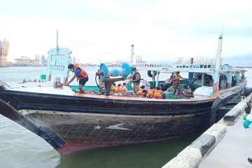 பெருமளவு ஹெரோயின் போதைப்பொருளுடன் பயணித்த ஈரானிய படகு