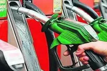 கறுப்பு சந்தையில் 2500 ரூபாய் வரையில் அதிகரித்துள்ள பெட்ரோல் விலை
