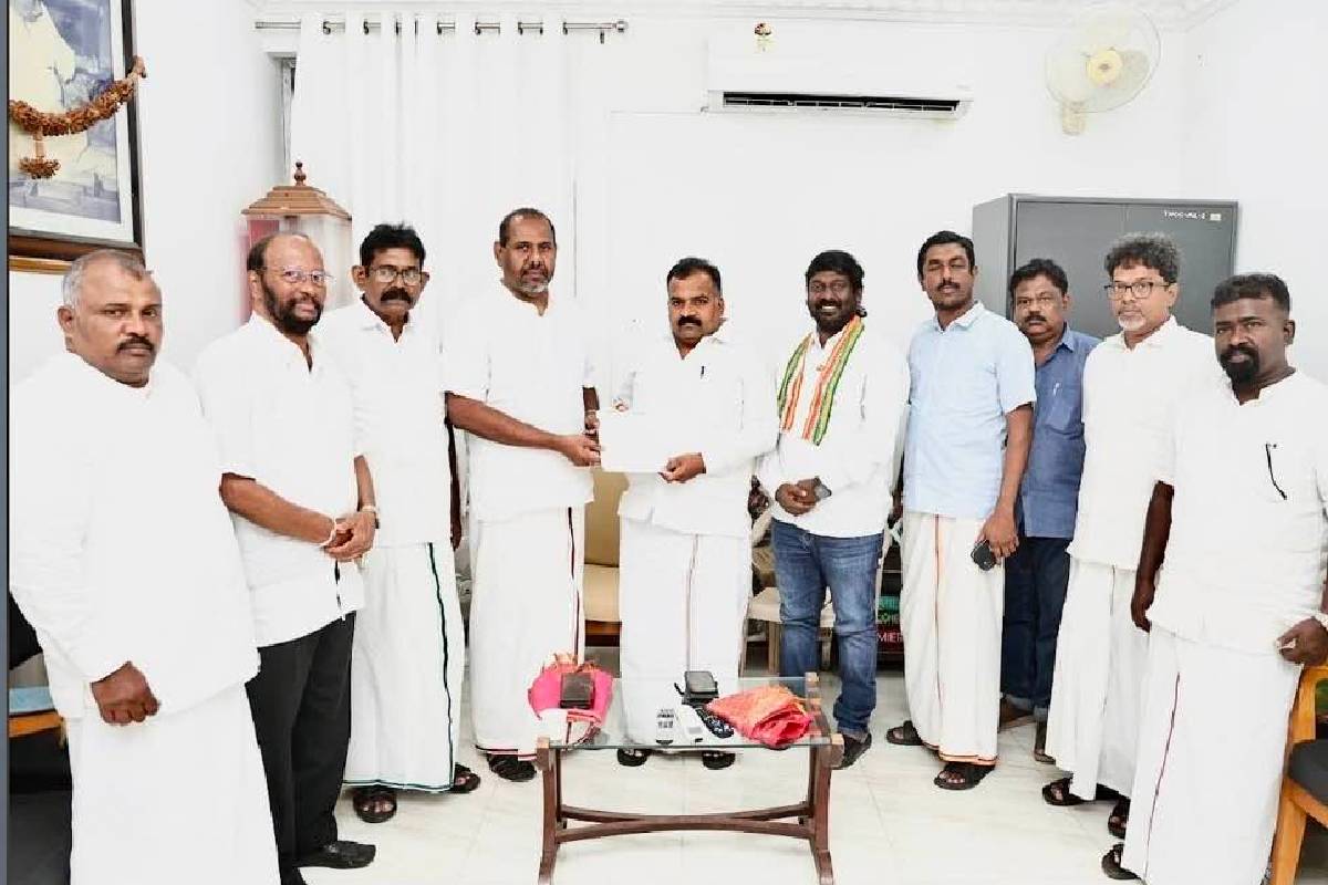 தமிழகத் தலைவர்களைச் சந்தித்து சுயலாப அரசியல் செய்யும் அரசியல்வாதிகள்! டக்ளஸ் தேவானந்தா கடும் சாடல் | Douglas Criticized Politics Meeting Tamil Leader தமிழகத் தலைவர்களைச் சந்தித்து சுயலாப அரசியல் செய்யும் அரசியல்வாதிகள்! டக்ளஸ் தேவானந்தா கடும் சாடல் | Douglas Criticized Politics Meeting Tamil Leader