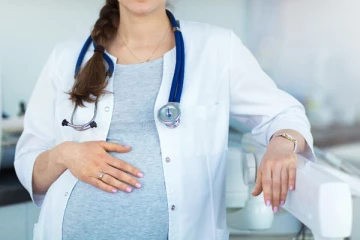 கர்ப்பிணி சுகாதார ஊழியர்கள் ஆபத்தில் உள்ளனர்! -  சமன் ரத்னபிரிய