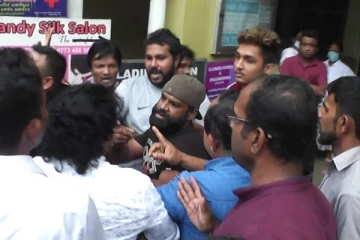 விமல் உள்ளிட்டோர் கலந்துகொண்ட கூட்டத்தில் அமைதியின்மை! பாதுகாப்புடன் வெளியேறிய அரசியல்வாதிகள்