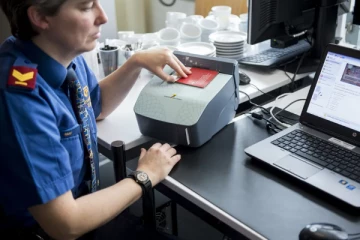 சுற்றுலா சென்ற கனேடிய பெண்ணுக்கு சுவிட்சர்லாந்தில் ஏற்பட்ட கசப்பான அனுபவம்