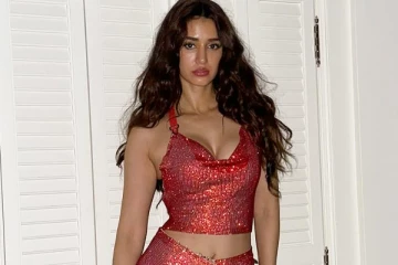 கங்குவா பட ஹீரோயின் திஷா பாட்னியின் வேற லெவல் கிளாமர் போஸ்