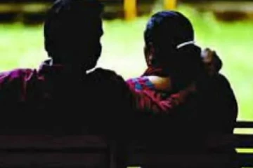 யாழில் கனடா கணவனை கைவிட்டு காதலனுடன் சென்ற குடும்ப பெண்!