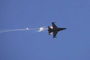 எல்லை மீறி ஊடுருவிய ஈரான் விமானத்தை சுட்டு வீழ்த்திய அமெரிக்கா