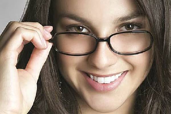 கண்ணாடிக்குள் ஒளிந்த கேமரா ; பொது இடங்களில் பெண்களுக்கு நேரும் பயங்கரம் | Camera Hidden In Glass Technology Preys On Women