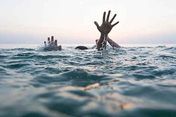 வெளிநாட்டிலிருந்து இலங்கை வந்த தாய்க்கும் மகனுக்கும் நேர்ந்த அனர்த்தம் | Foreign Mother And Son Saved In Sri Lanka