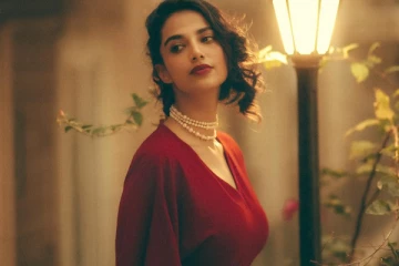 ஹாலிவுட் ஹீரோயின் போல மாறிய GOAT நடிகை மீனாட்சி சவுத்ரி.. அவரா இது?