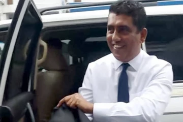 ஜோன்ஸ்டன் பெர்னாண்டோ இலஞ்சம், ஊழல் ஆணைக்கழுவில் ஆஜர்