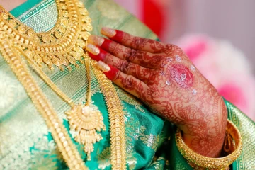 ஒருவழியாக குட்நியூஸ் சொன்ன தங்கம் விலை - எவ்வளவு தெரியுமா?