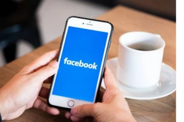 பேஸ்புக் ஏன் நீல நிறத்தில் உள்ளது தெரியுமா? நம்பமுடியாத ஒரு ஆச்சரிய காரணம்