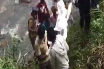 டயகம ஆக்ரோயா ஆற்றிலிருந்து பெண் ஒருவரது சடலம் மீட்பு