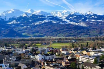 நடந்தே சென்று ஒரே நாளில் சுற்றிப்பார்க்கக்கூடிய நாடு எது என்று தெரியுமா?