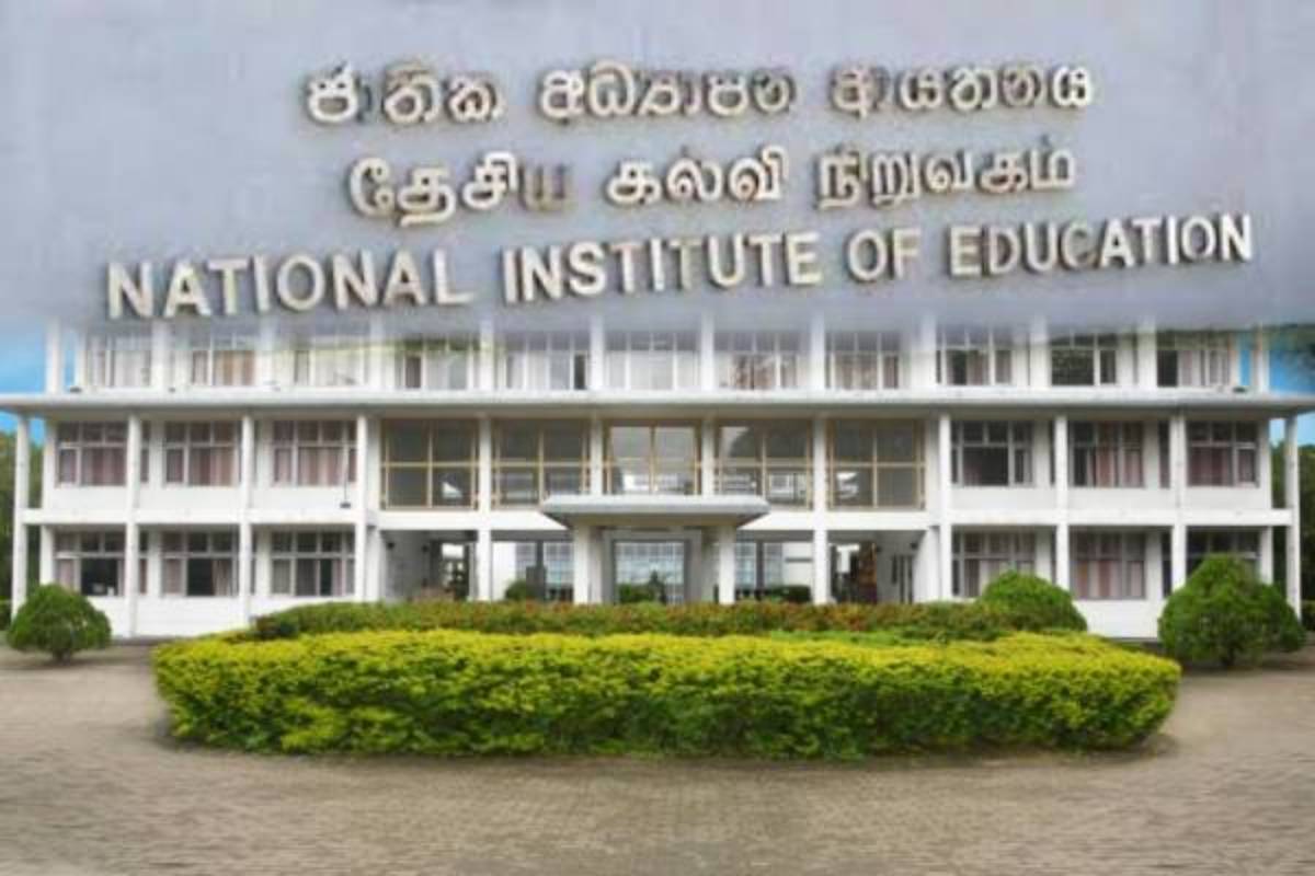 பாடசாலைகளை மூடும் அரசின் முடிவு : ஆசிரியர் சங்கம் எழுப்பிய கேள்வி | Move To Close Numerous Rural Schools Stalin