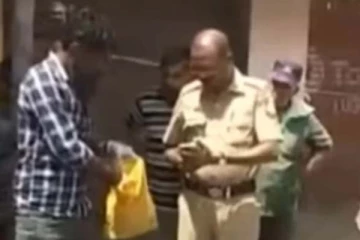 யாசகம் எடுத்த மூதாட்டி உயிரிழந்த சோகம்.. சுருக்குப் பையை திறந்ததும் கலங்கி நின்ற பொலிசார்