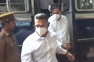 චරිත් අබේසිංහට ඇප - බන්ධනාගාරයෙන් පිටත්ව යයි