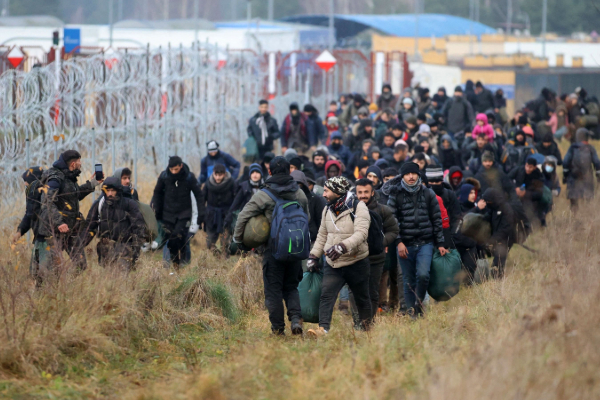 ஐரோப்பா செல்ல முயன்ற கிளிநொச்சி உத்தியோகர்த்தர் எல்லையில் சுட்டுக்கொலை; கதறும் உறவுகள் | Sri Lankan Migrant Found Dead On Belarus Border ஐரோப்பா செல்ல முயன்ற கிளிநொச்சி உத்தியோகர்த்தர் எல்லையில் சுட்டுக்கொலை; கதறும் உறவுகள் | Sri Lankan Migrant Found Dead On Belarus Border