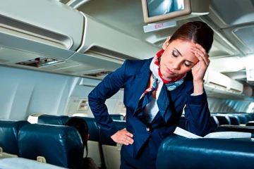 விமானத்தில் நடக்கும் முகம் சுழிக்கவைக்கும் செயல்; விமானப் பணிப்பெண்ணின் உருக்கம்!