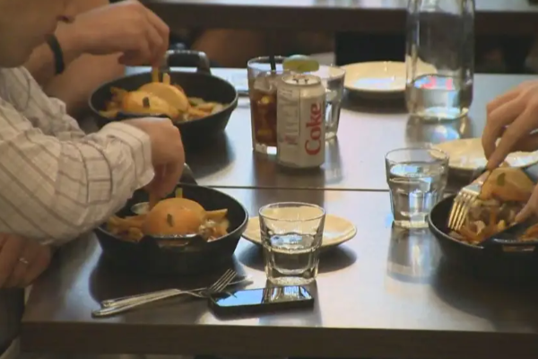 கனடாவில் பல தமிழர்கள் வேலைவாய்ப்பை இழக்கும் அபாயம் | Canada Could Lose 4 000 Restaurants In 2026