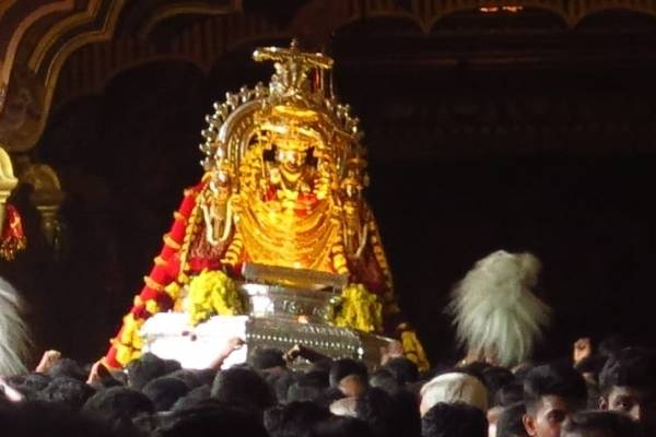 பெருந்திரளான  பக்தர்களின் அரோகரா கோக்ஷம் முழங்க தேரேறி அருள் பாலித்த நல்லூர் கந்தன்! (Photos) | Nallur Kandan Who Blessed Many Devotees
