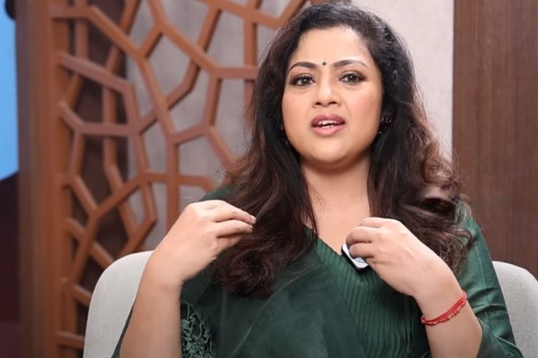 ஹீரோ'னா ஓகே...ஹீரோயின்'னா மட்டும் ஏன் இப்படி..? எரிச்சலான மீனா - தமிழ்நாடு