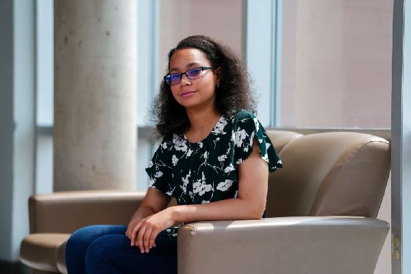12 வயதில் வரலாற்று சாதனை நிலைநாட்டும் கனடிய சிறுமி | Ottawa Girl Youngest University Graduate