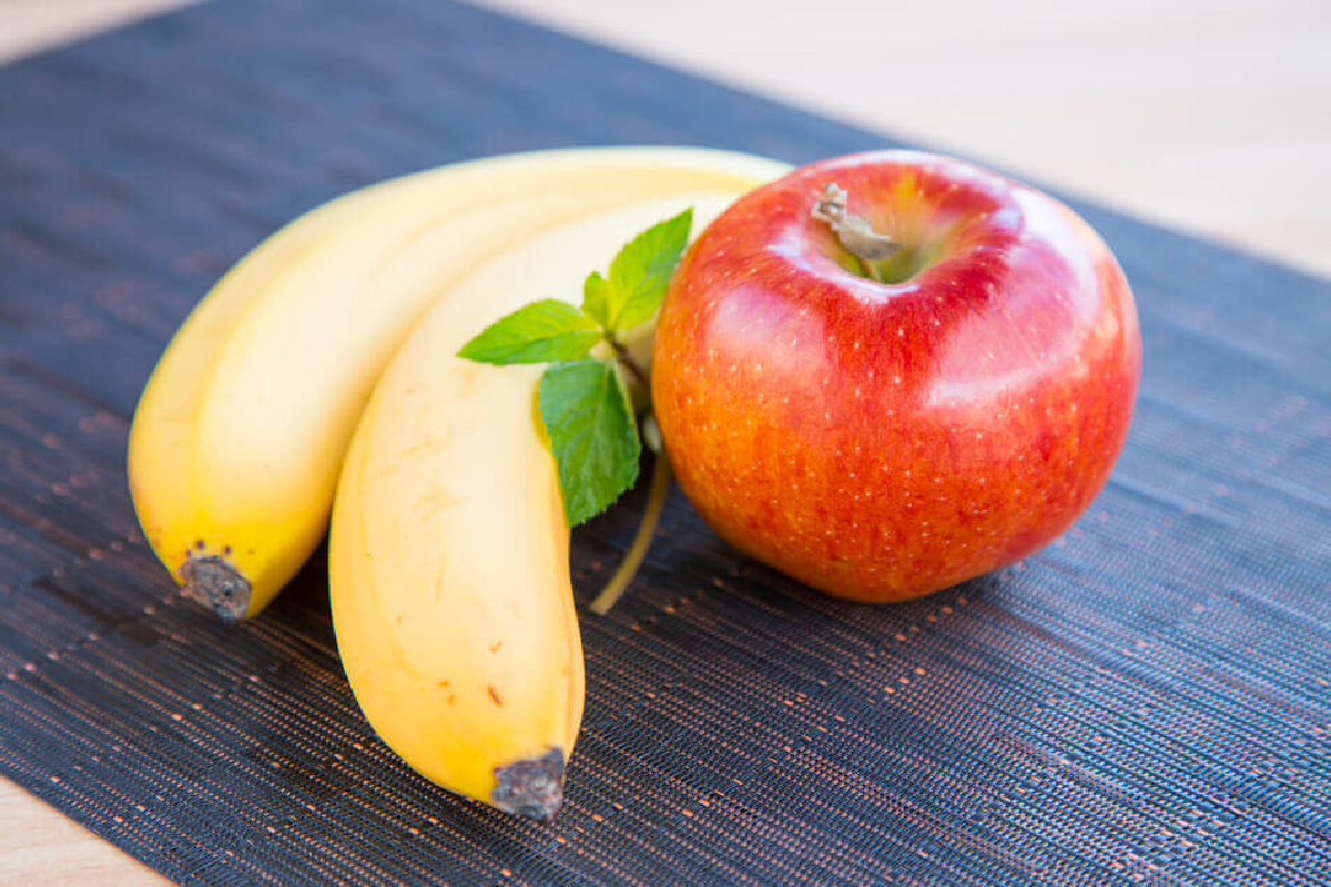 உடல் ஆரோக்கியத்திற்கு சிறந்த இரு பழங்கள்! எவை தெரியுமா? | Apples And Bananas Excellent For Physical Health உடல் ஆரோக்கியத்திற்கு சிறந்த இரு பழங்கள்! எவை தெரியுமா? | Apples And Bananas Excellent For Physical Health