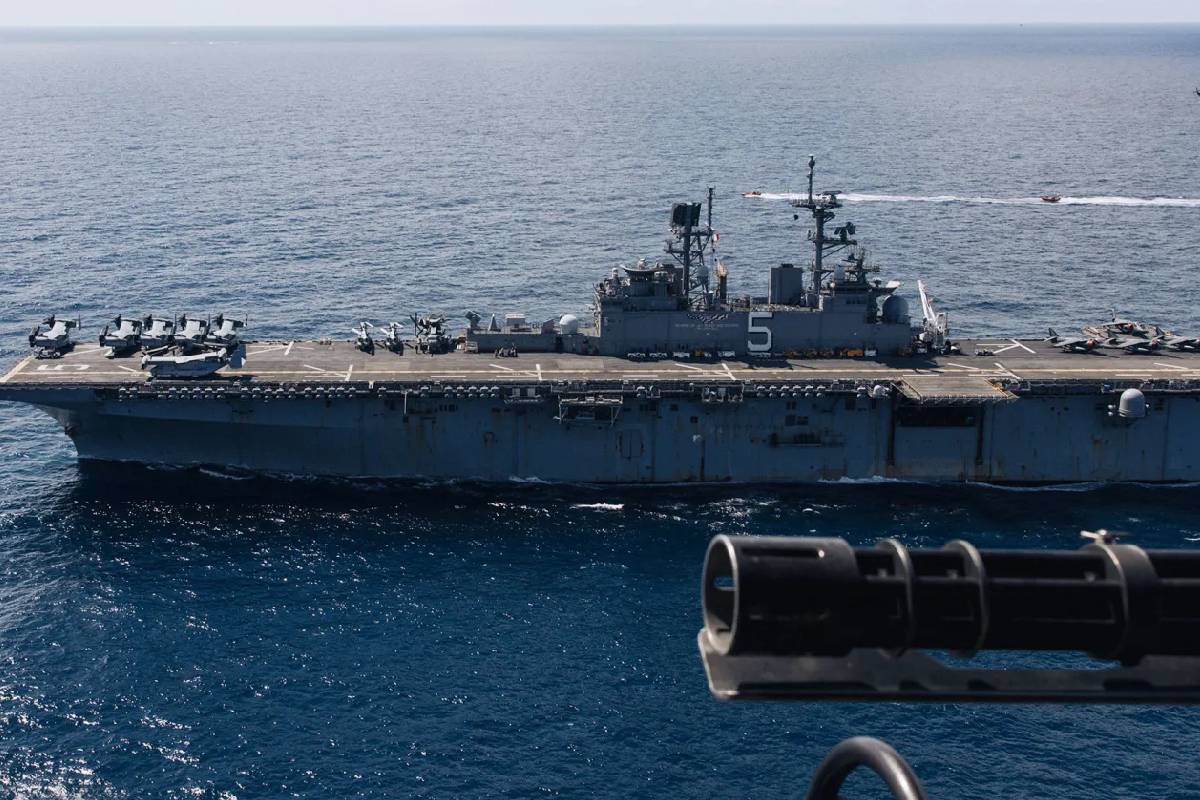 ஈரான் போரில் அதிரடி திருப்பம்... ஹார்முஸ் பகுதியில் 5,000 கடற்படை வீரர்களைக் களமிறக்கும் ட்ரம்ப் | Hormuz Trump Deploys Marines ஈரான் போரில் அதிரடி திருப்பம்... ஹார்முஸ் பகுதியில் 5,000 கடற்படை வீரர்களைக் களமிறக்கும் ட்ரம்ப் | Hormuz Trump Deploys Marines