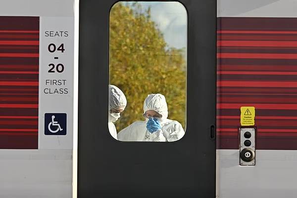 லண்டன் ரயிலில் நடந்த கோர சம்பவம்... பிரித்தானியர் மீது 10 கொலை முயற்சி வழக்கு | Man Charged Train Knife Attack