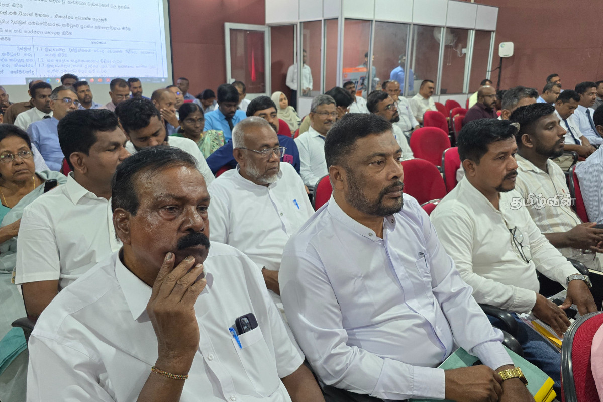திருகோணமலை மாவட்ட ஒருங்கிணைப்புக் குழுக் கூட்டத்தில் முக்கிய தீர்மானங்கள் நிறைவேற்றம் | Important Decisions Of Trinco District Committee திருகோணமலை மாவட்ட ஒருங்கிணைப்புக் குழுக் கூட்டத்தில் முக்கிய தீர்மானங்கள் நிறைவேற்றம் | Important Decisions Of Trinco District Committee
