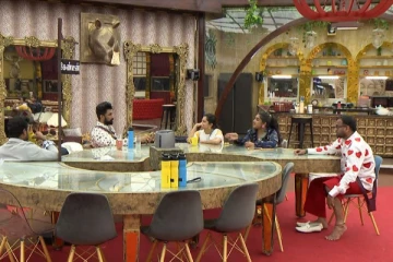 பிக்பாஸ் அல்டிமேட் வீட்டில் முளைத்த காதல்? - கொளுத்திப்போட்ட வனிதாவால் அதிர்ச்சி