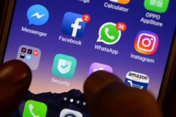 இந்தியாவில் பேஸ்புக், வாட்ஸ் - அப், இன்ஸ்டாகிராமுக்கு தடை..? மத்திய அரசு இன்றுக்குள் முடிவு..!