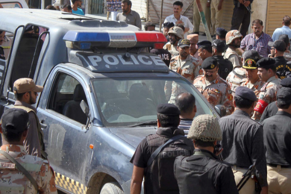 terrorists-and-police-pakistan-in-pakistan-2-students killed பொலிஸாருக்கும் பயங்கரவாதிகளுக்கும் இடையே பயங்கர துப்பாக்கி சூடு: 2 மாணவர்கள் பரிதாபமாக பலி