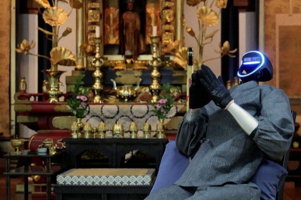 கோவில்களையும் விட்டுவைக்காத ரோபோக்கள் ; ஜப்பானில் புதிய துறவி | Robot Priest Introduced In Japanese Temples