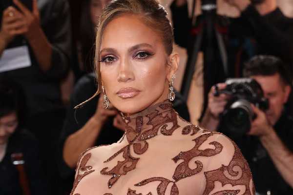 நடிகையின் ஒரே ஆடை!! ரூ.29 லட்சம் கோடி சம்பாதித்த பிரபல நிறுவன!! வரலாறு முக்கியம்... | Rs 29 Lakh Crore Business Through Actress Dress