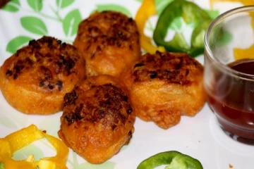 மாலை தேநீருக்கு சூடான பன்னீர் - ஆலு ஸ்டஃப்டு போண்டா! எப்படி செய்றாங்க தெரியுமா?