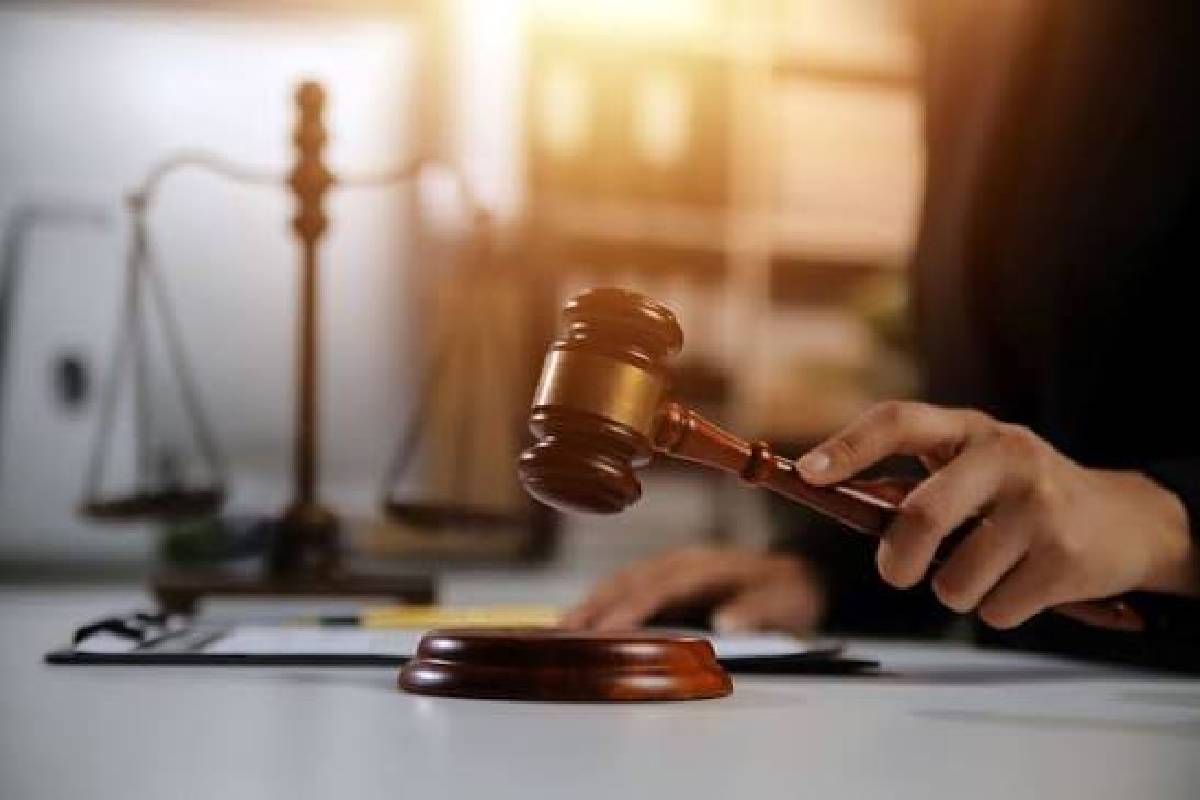 யாழில் தப்பியோடிய கைதி பற்றைக்காட்டிற்குள் மறைந்திருந்த நிலையில் கைது | Escaped Prisoner In Jaffna Arrested யாழில் தப்பியோடிய கைதி பற்றைக்காட்டிற்குள் மறைந்திருந்த நிலையில் கைது | Escaped Prisoner In Jaffna Arrested