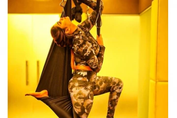 உடம்பை வில்லாக வளைத்து யோக செய்த ஷிவானி - வைரலாகும் புகைப்படம்!