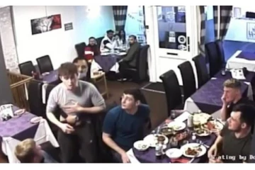 பிரித்தானியாவில் உணவகம் ஒன்றில் இளைஞரின் உயிரைக் காப்பாற்றிய வெயிட்டர்! சிசிடிவி கமெராவில் பதிவான அந்த காட்சி