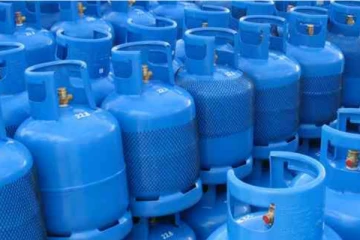 மற்றுமொரு பேரிடியான செய்தி! 1,200 ரூபாவால் அதிகரிக்கப்படுமா எரிவாயு?