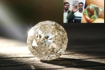 20 நாட்கள் தோண்டி ரூ.50 லட்சம் மதிப்புடைய வைரத்தை கண்டுபிடித்த இரண்டு அதிர்ஷ்டசாலிகள்