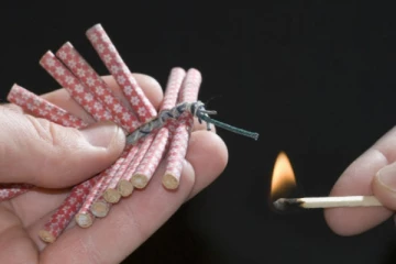 பண்டிகைக் காலத்தில் பட்டாசு பயன்பாடு குறித்து எச்சரிக்கை