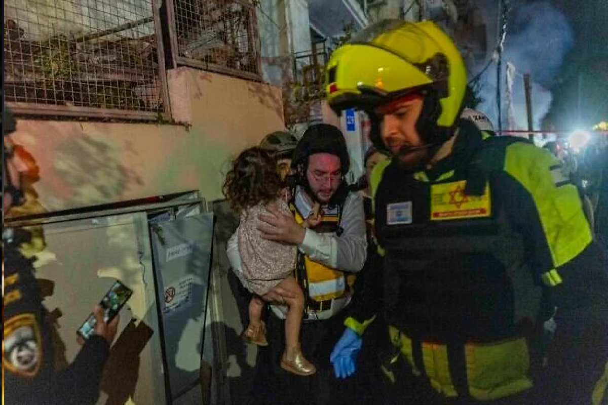 ஈரானின் பதிலடி :இஸ்ரேலுக்கு ஏற்பட்ட இழப்பு | 20 Hurt In Tel Aviv Iran Missile Strike